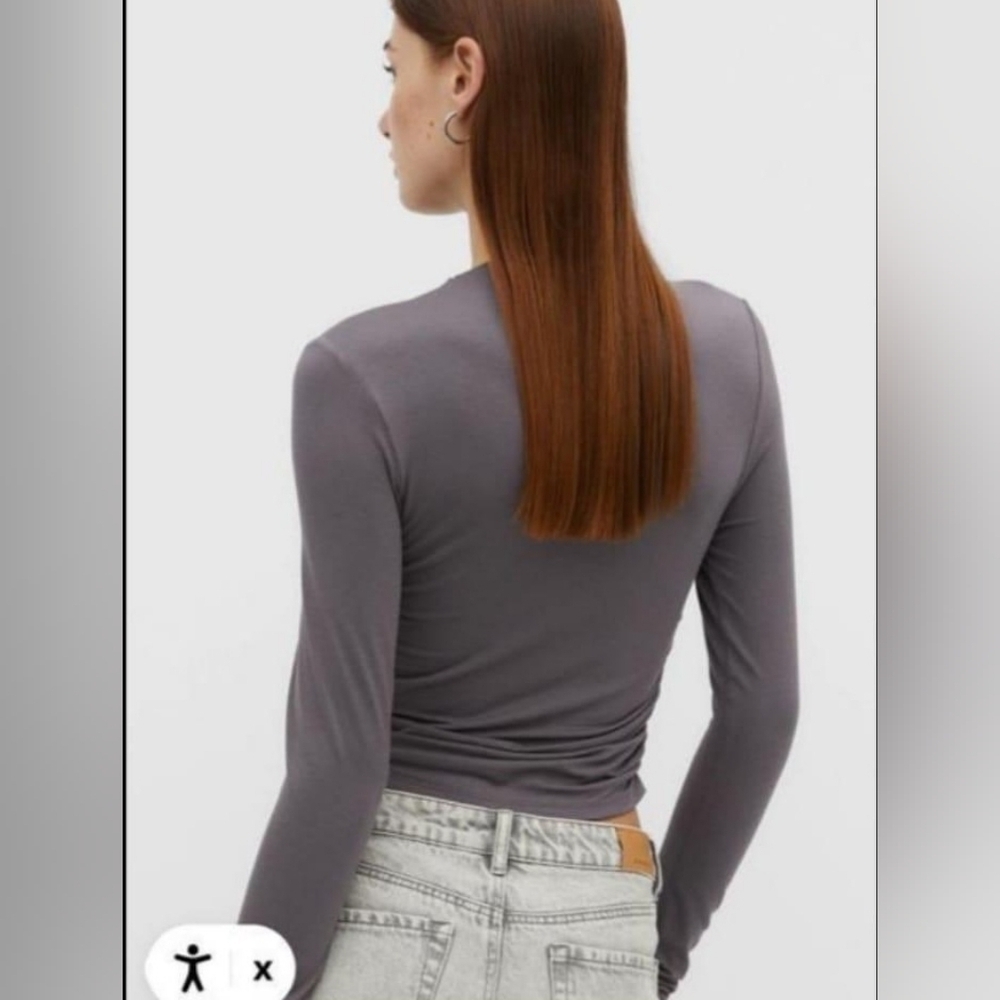 NWT Stradivarious top long sleeves Size L Gray color